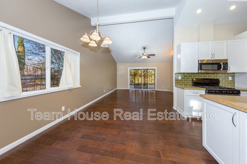 22327 Espuella Dr - Photo 7 of 16