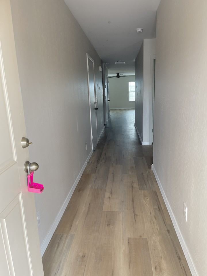 1028 W Nina Dr - Photo 3 of 15