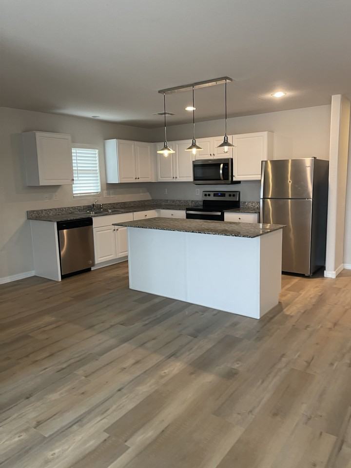 1028 W Nina Dr - Photo 6 of 15