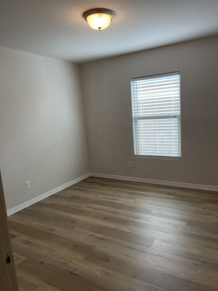 1028 W Nina Dr - Photo 7 of 15