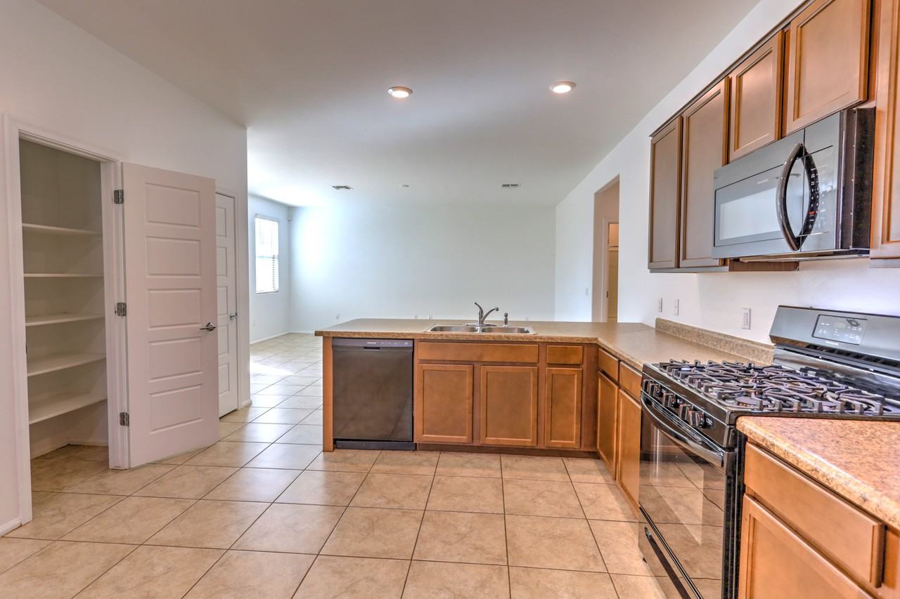 4976 E Scenic Peak Way - Photo 7 of 32