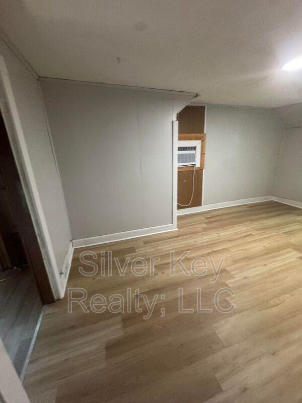 107 Forrest Ave #1 - Photo 4 of 15