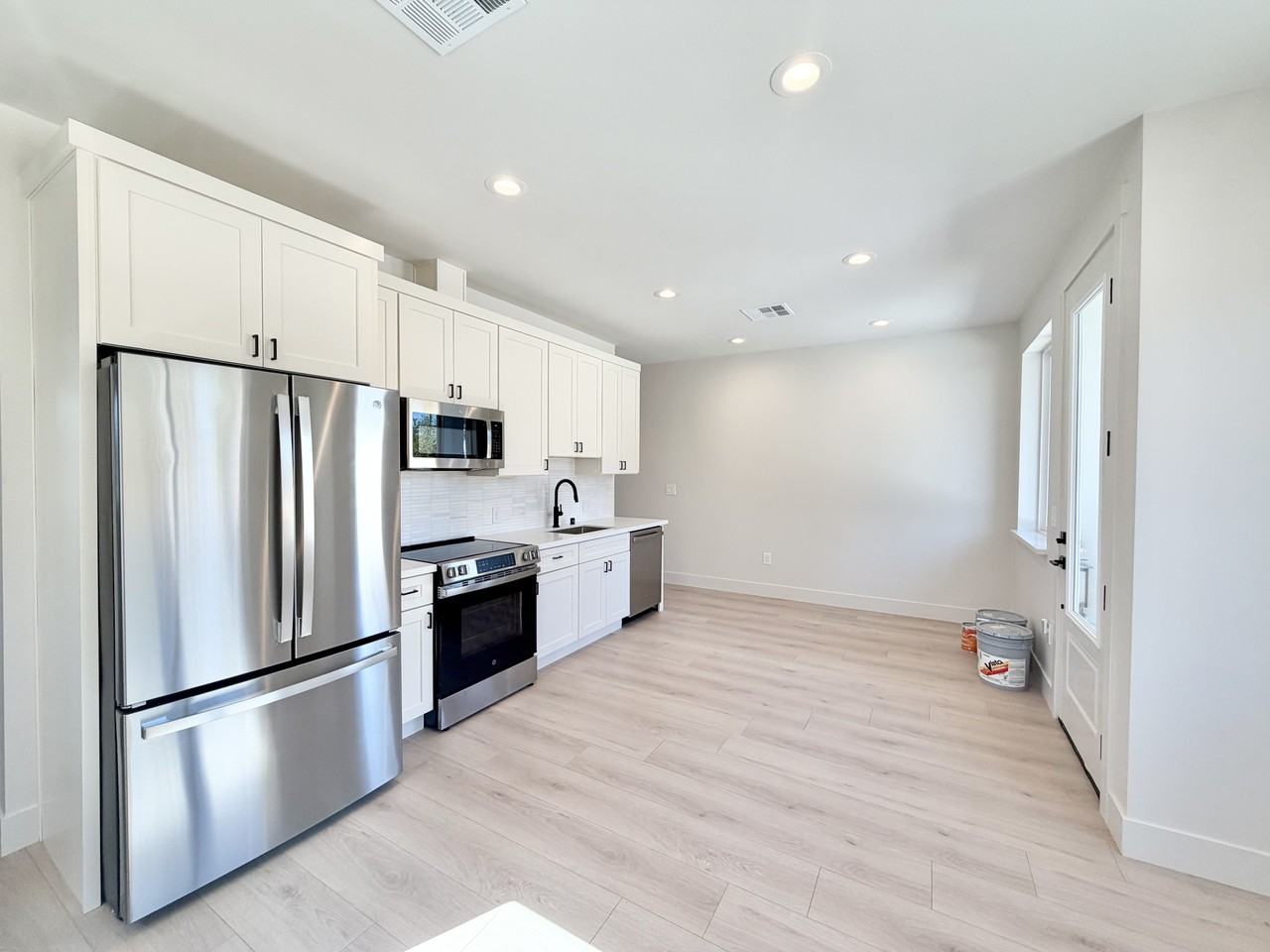 212 Keehner Ave #A - Photo 3 of 19