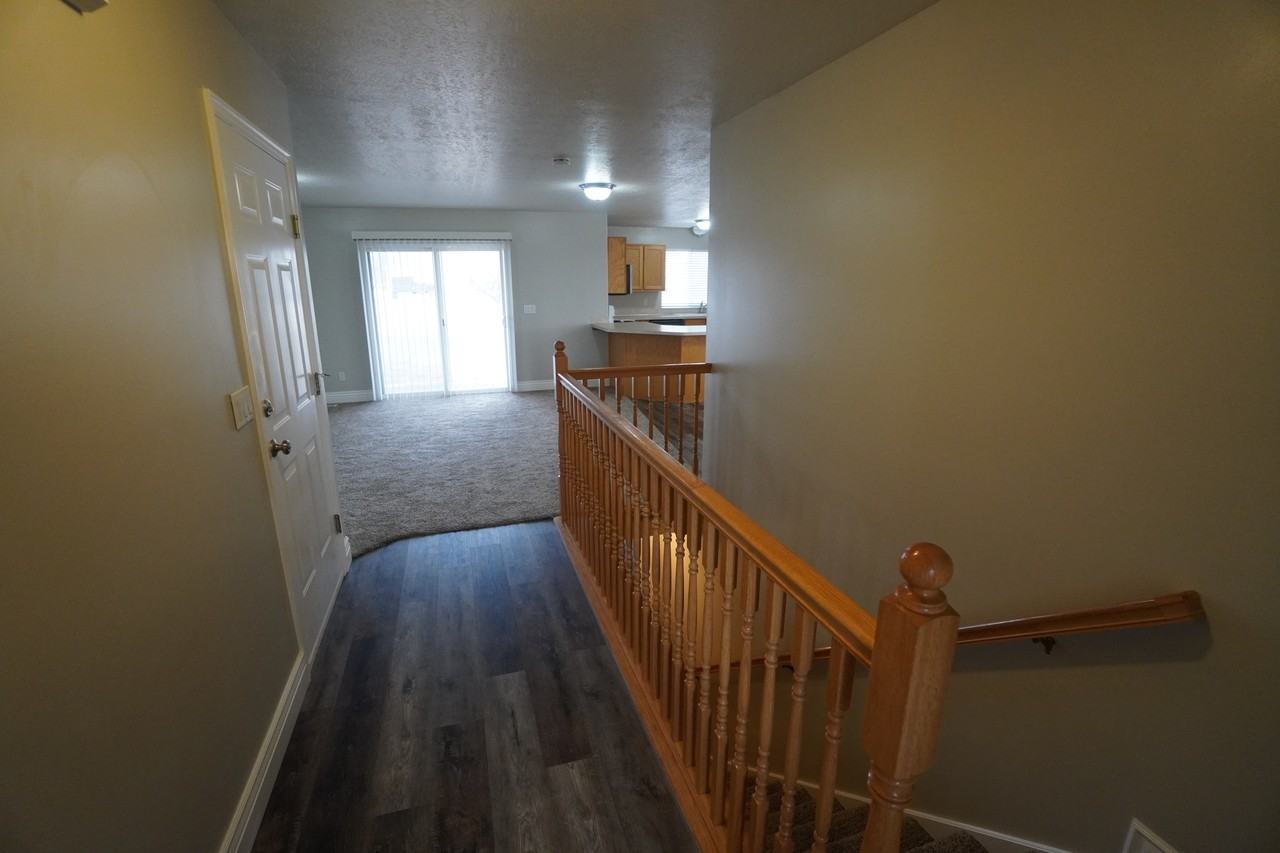2079 Se - Photo 4 of 37