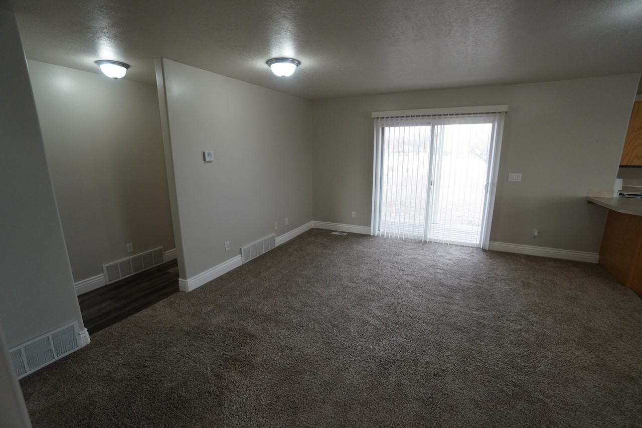 2079 Se - Photo 5 of 37