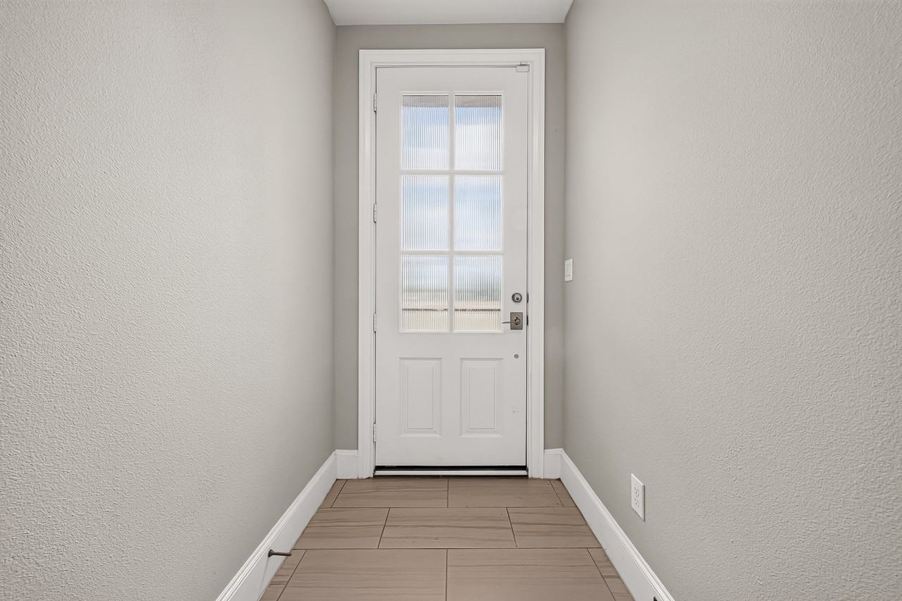 9656 Knight Rd - Photo 3 of 37