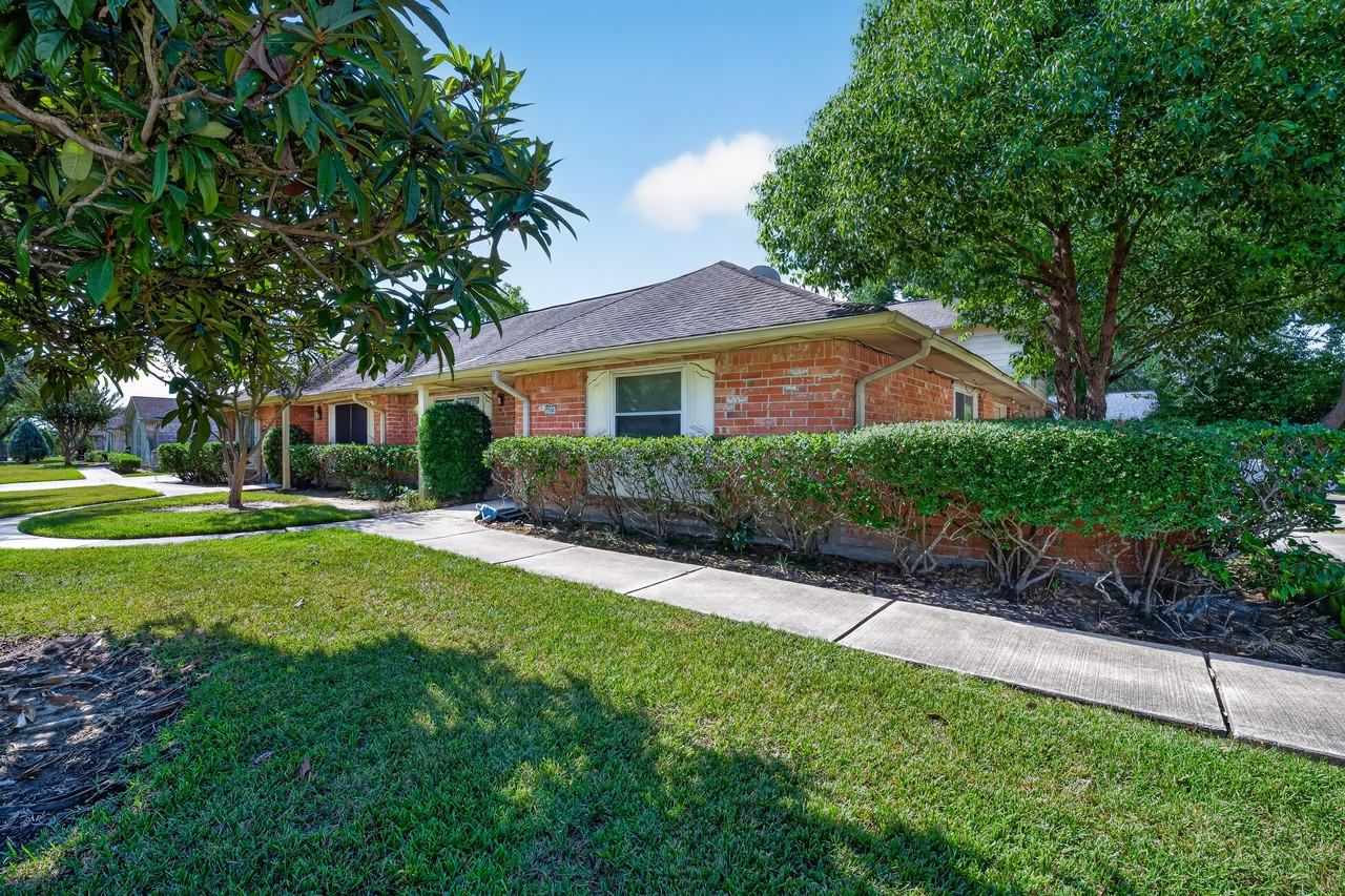 17104 Blackhawk Blvd - Photo 2 of 35