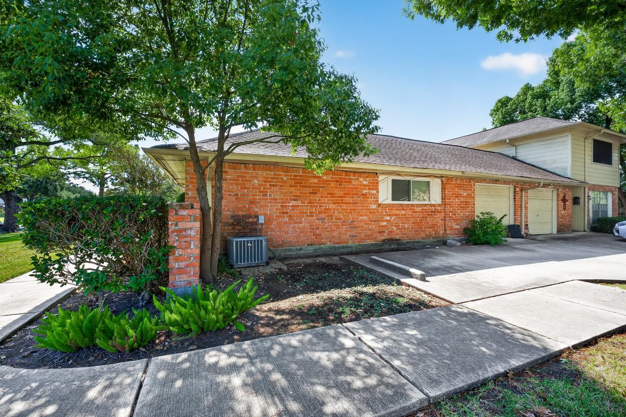 17104 Blackhawk Blvd - Photo 3 of 35