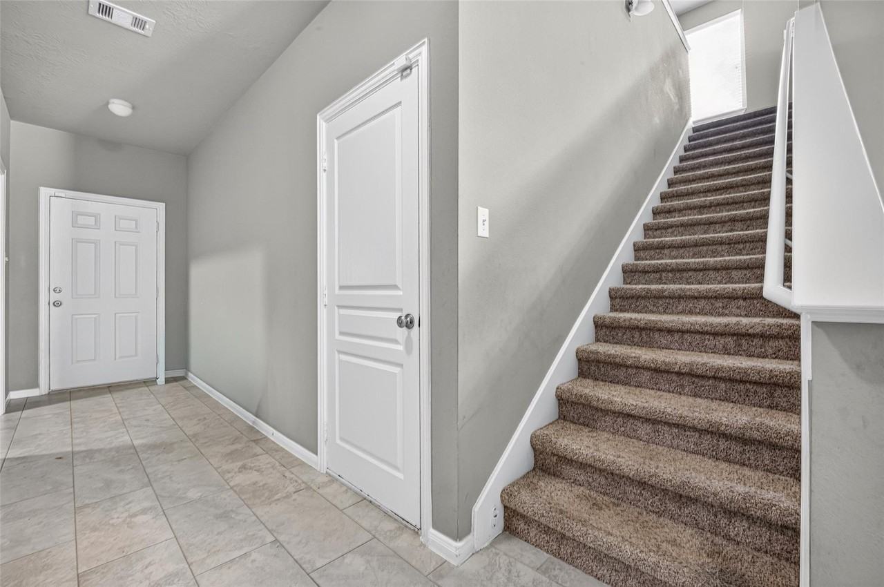 10830 Harston Dr - Photo 4 of 22