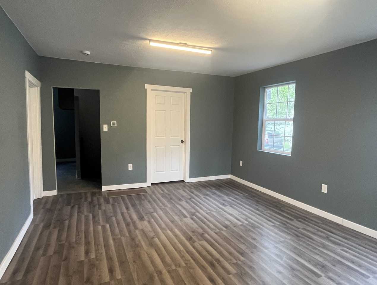 2933 6th St - Photo 2 of 12