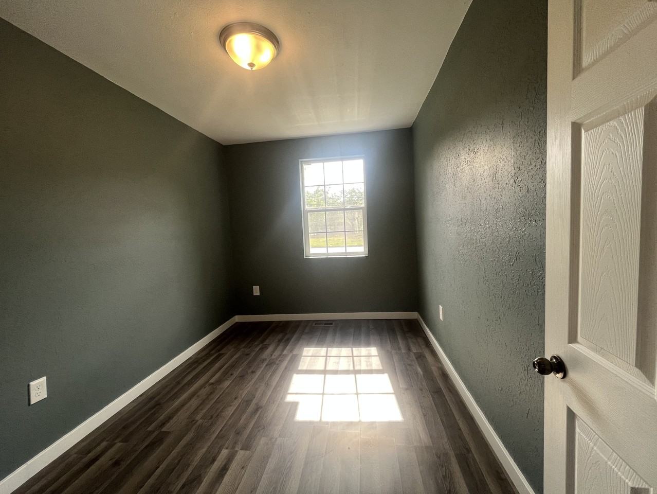 2933 6th St - Photo 5 of 12