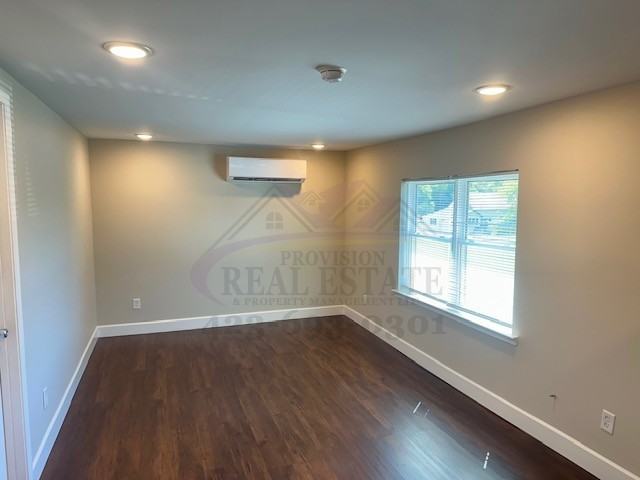 860 Berry St Ne - Photo 2 of 9