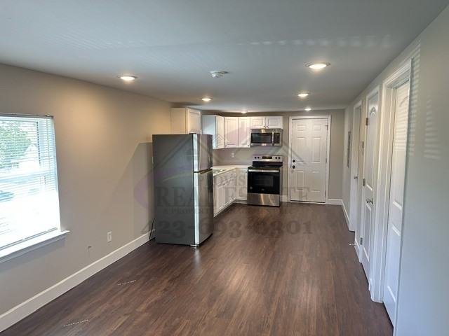 860 Berry St Ne - Photo 3 of 9