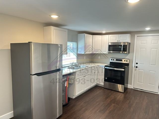 860 Berry St Ne - Photo 4 of 9