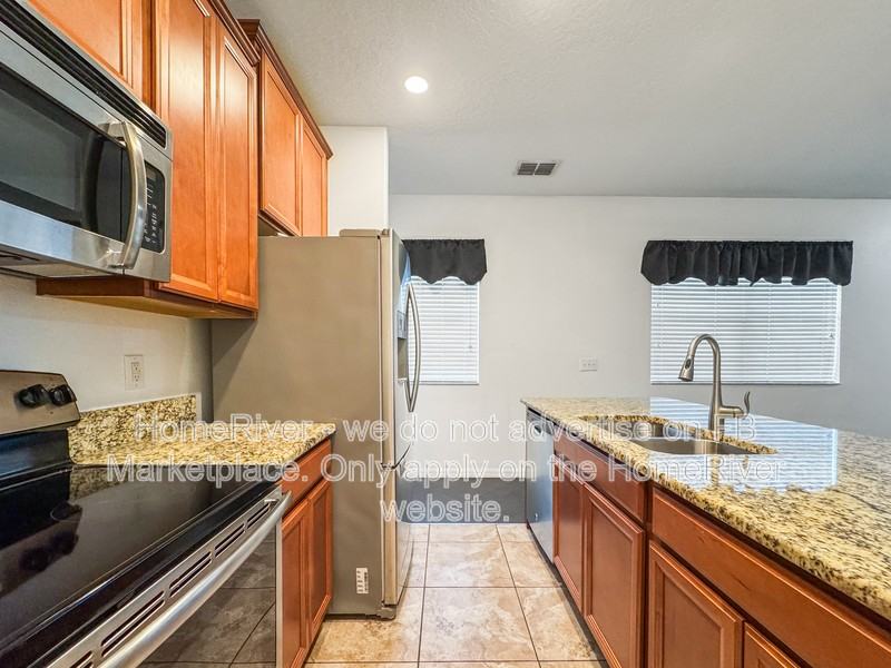 4208 Fennwood Ct - Photo 6 of 18