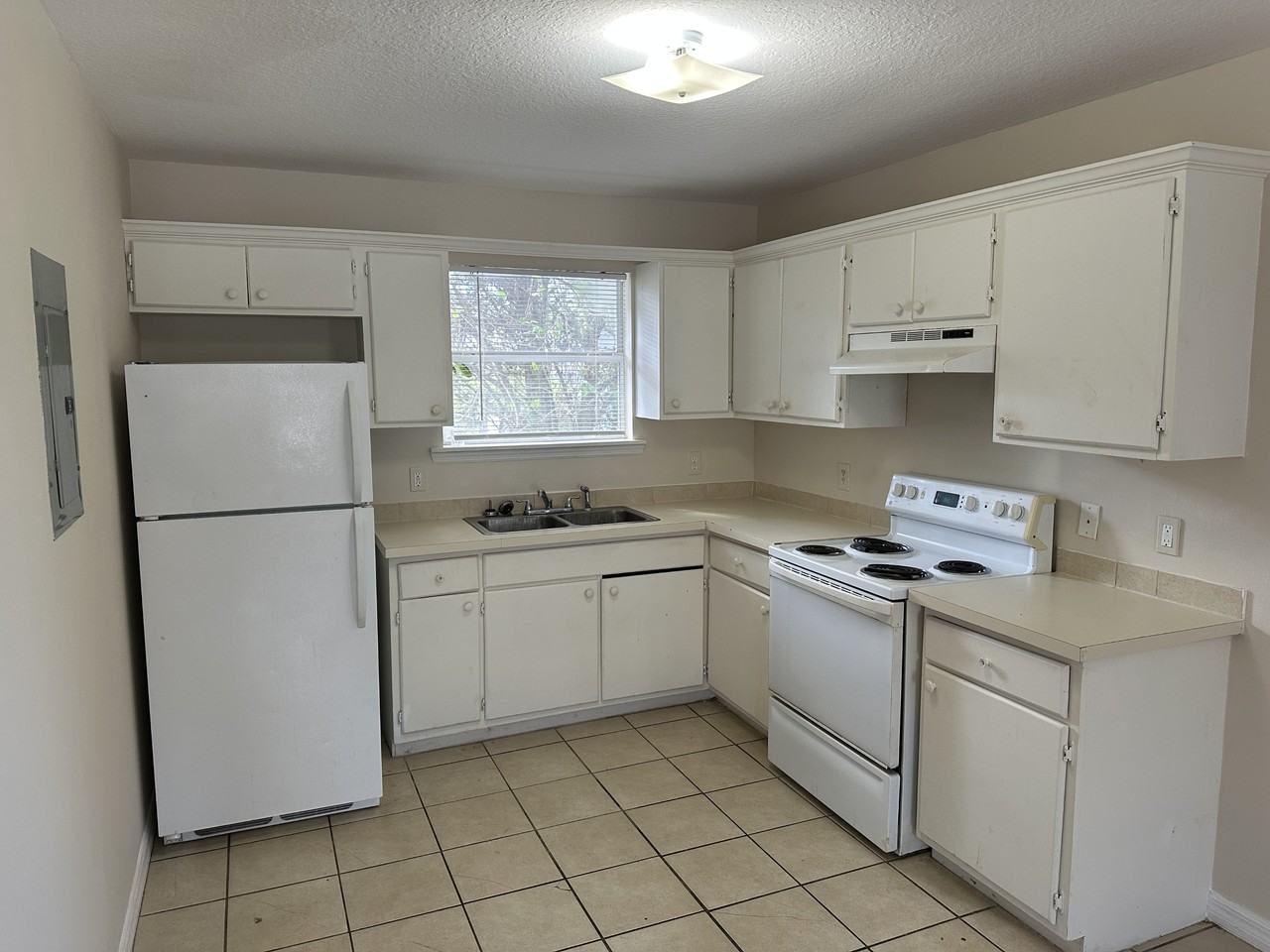 4850 9th St - Photo 5 of 13