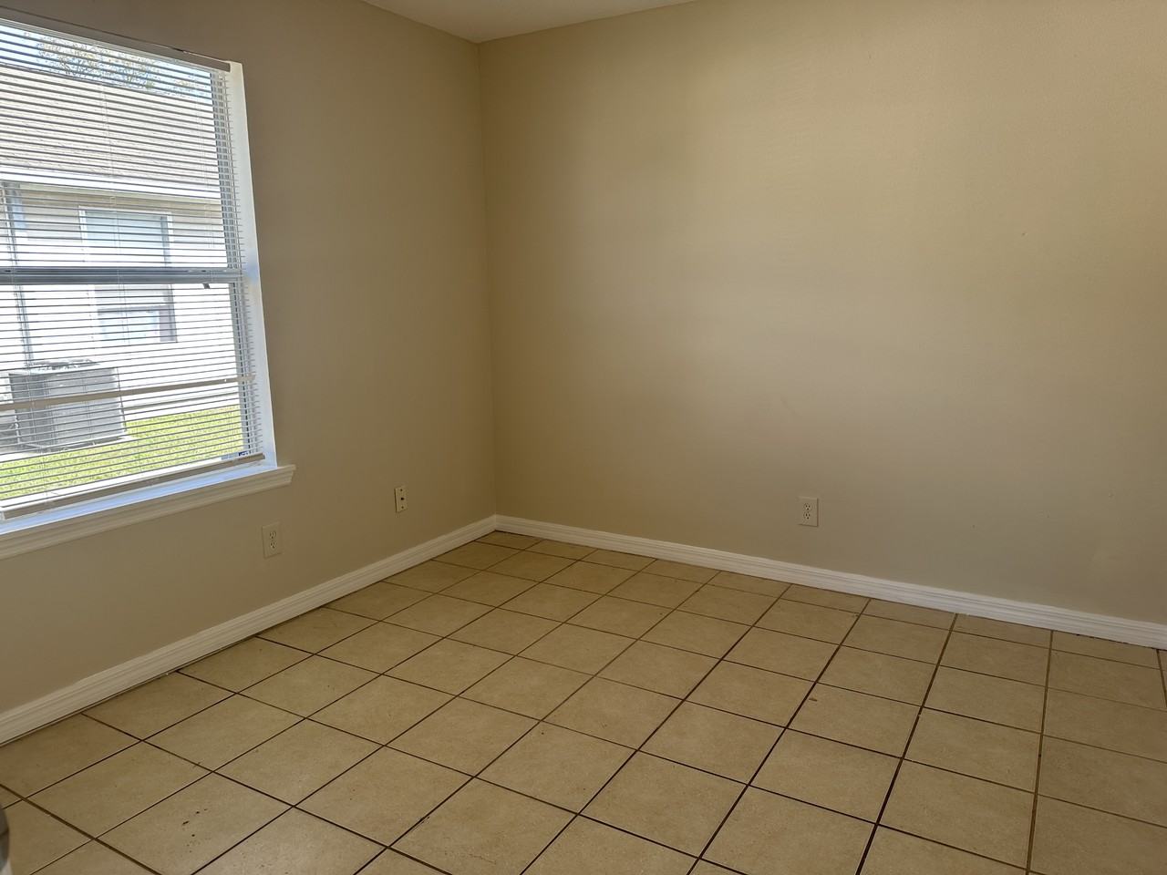 4850 9th St - Photo 6 of 13