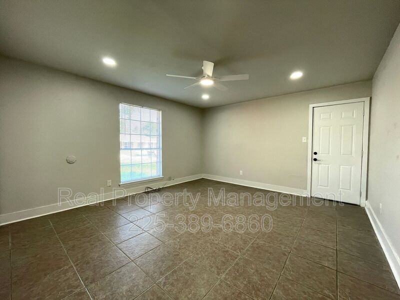 12528 Warfield Ave - Photo 2 of 23