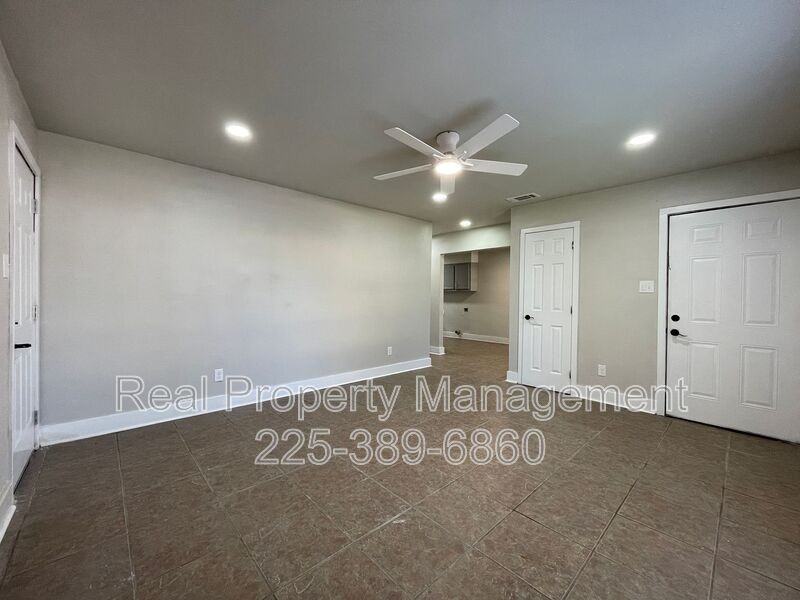 12528 Warfield Ave - Photo 3 of 23
