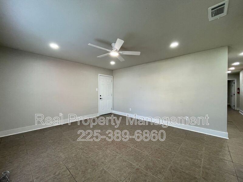 12528 Warfield Ave - Photo 4 of 23