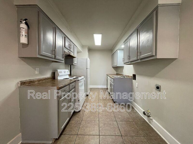 12528 Warfield Ave - Photo 6 of 23