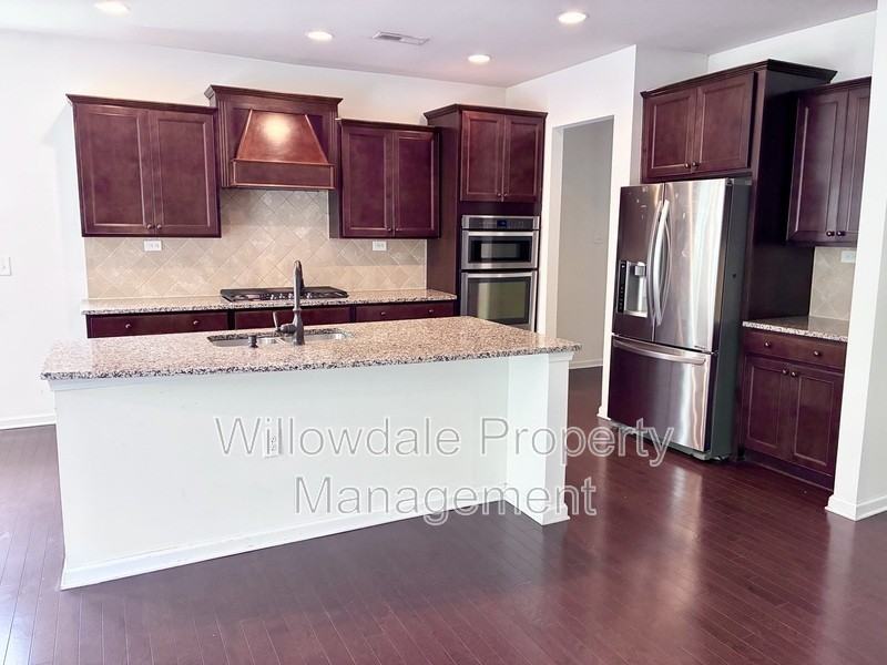 1209 Magnolia Row Trl - Photo 7 of 31