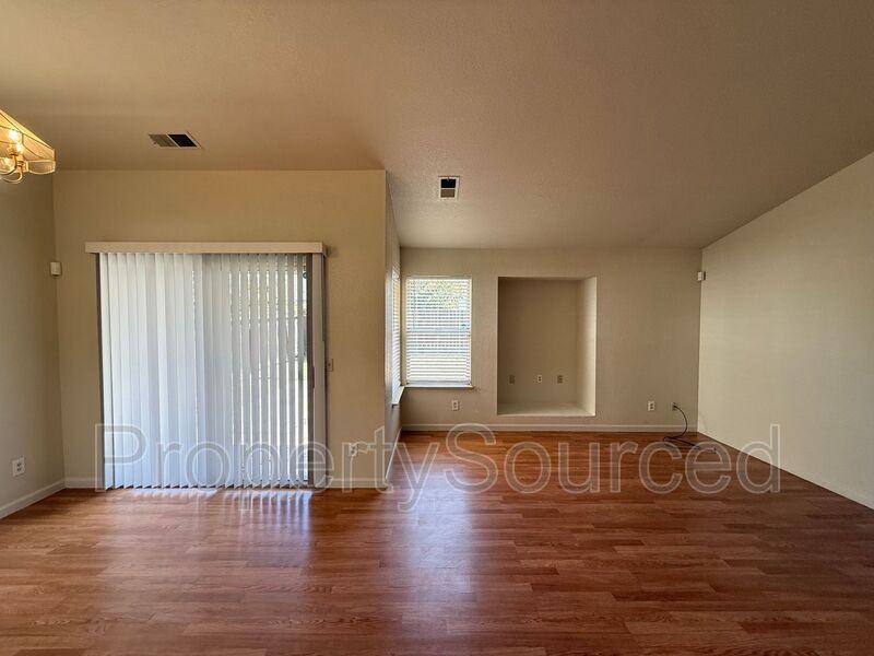15050 Hollyhock Ct - Photo 5 of 44