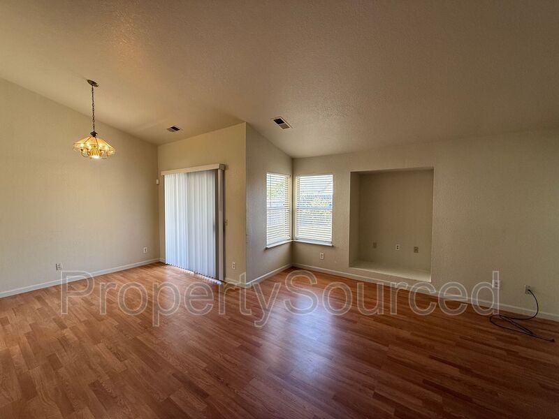 15050 Hollyhock Ct - Photo 6 of 44