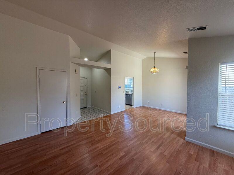 15050 Hollyhock Ct - Photo 7 of 44