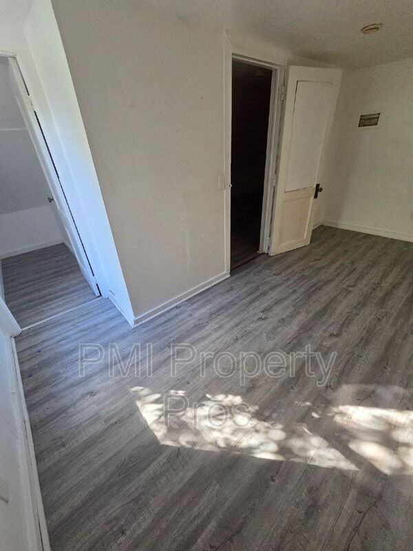 615 W Chambers St - Photo 4 of 10