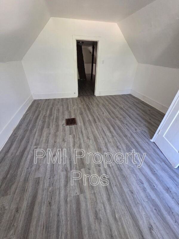 615 W Chambers St - Photo 5 of 10