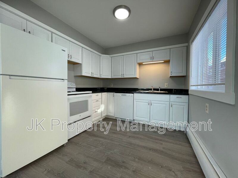 2100 4th St Ne #1 - Photo 5 of 12