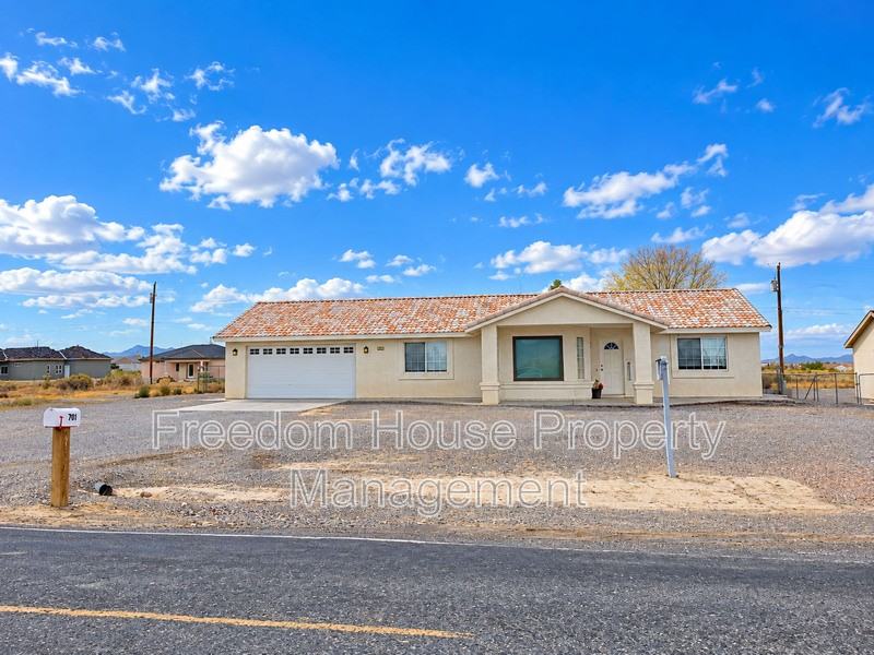 701 Mount Charleston Dr - Photo 2 of 45