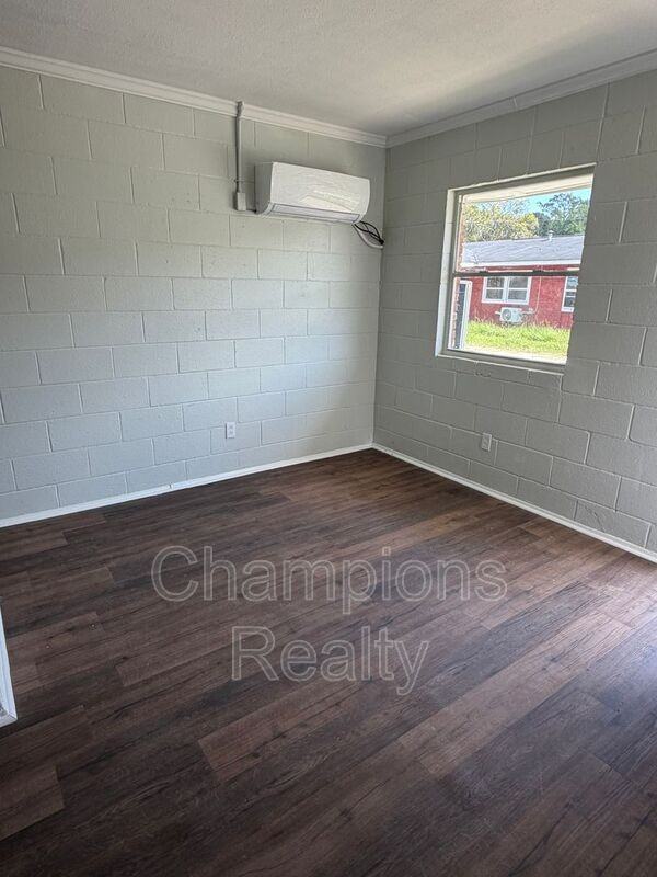 3406 Terminal Ct - Photo 3 of 6