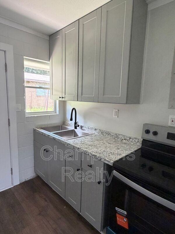 3406 Terminal Ct - Photo 4 of 6