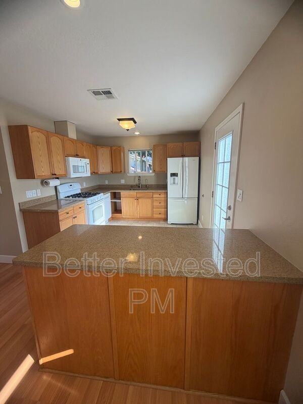1123 Humboldt St - Photo 3 of 24