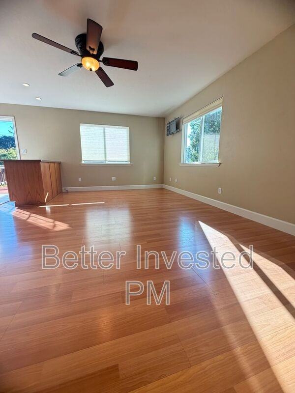 1123 Humboldt St - Photo 4 of 24