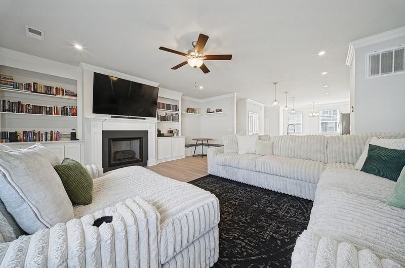 423 Asuza St - Photo 4 of 35