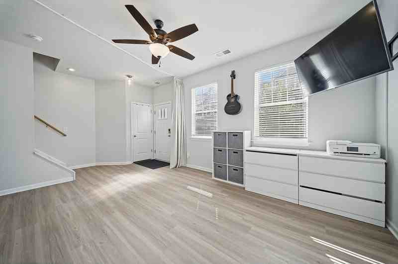 423 Asuza St - Photo 6 of 35
