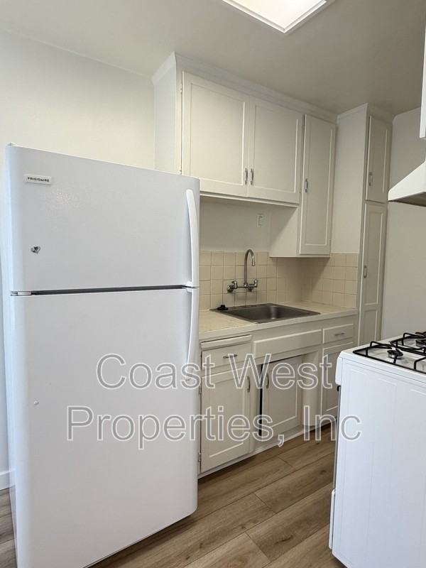 4421 College Ave - Photo 5 of 12