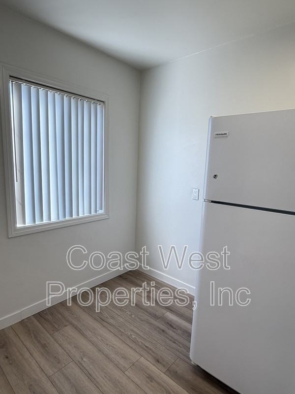 4421 College Ave - Photo 6 of 12