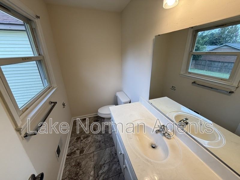 1000 Feldbank Dr - Photo 5 of 10