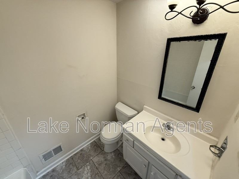 1000 Feldbank Dr - Photo 7 of 10