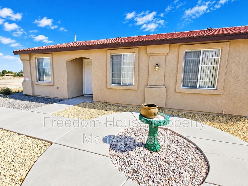 1051 Red Butte St #4 - Photo 2 of 29