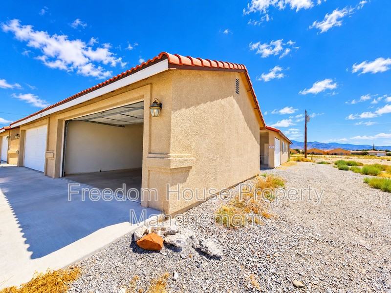 1051 Red Butte St #4 - Photo 4 of 29