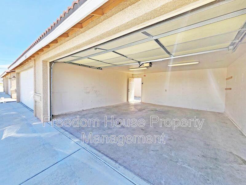 1051 Red Butte St #4 - Photo 6 of 29