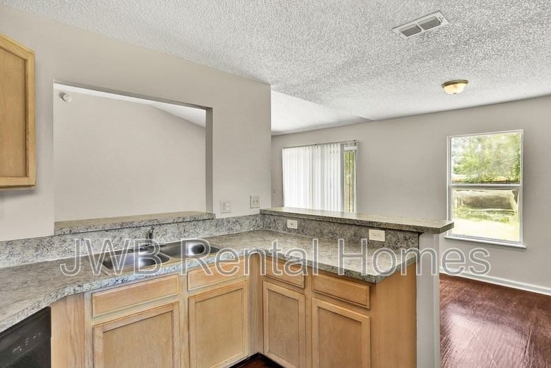 8516 Shuter Ct - Photo 2 of 17