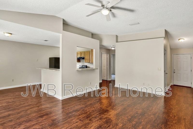 8516 Shuter Ct - Photo 3 of 17