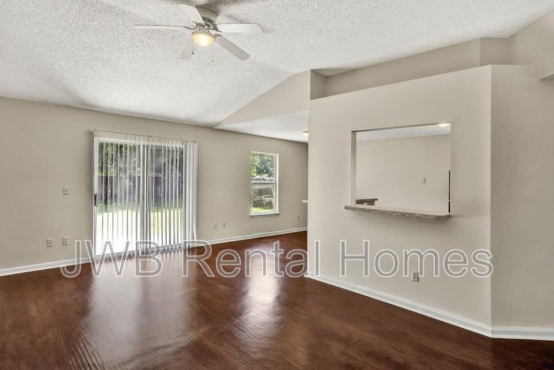 8516 Shuter Ct - Photo 4 of 17
