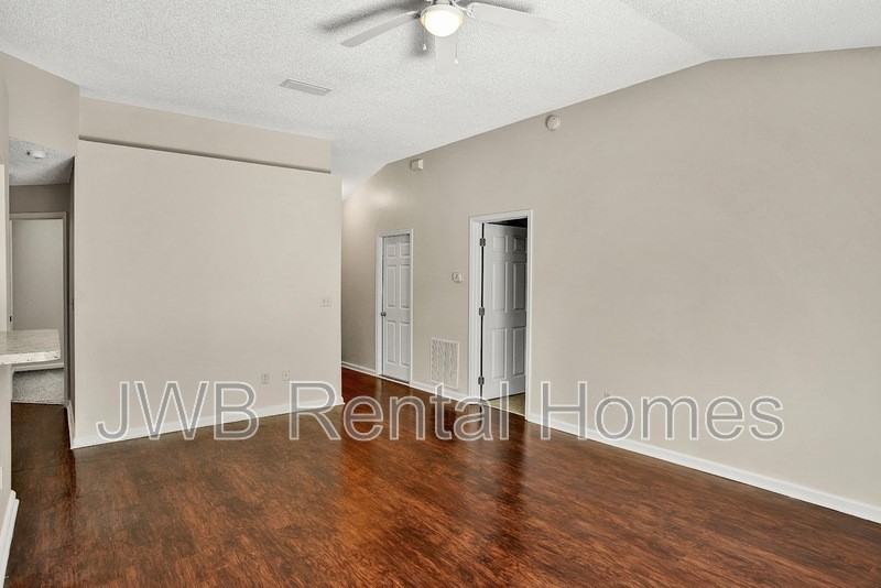 8516 Shuter Ct - Photo 5 of 17